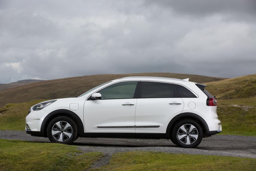  Kia Niro Plug-In Hybrid (DE) 2017 года  (UK) (фото 11 из 18)